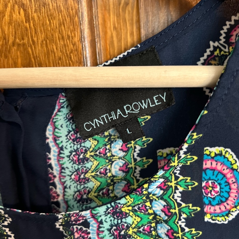 Causal blouse/sleeveless - size L; Cynthia Rowley; paisley pattern